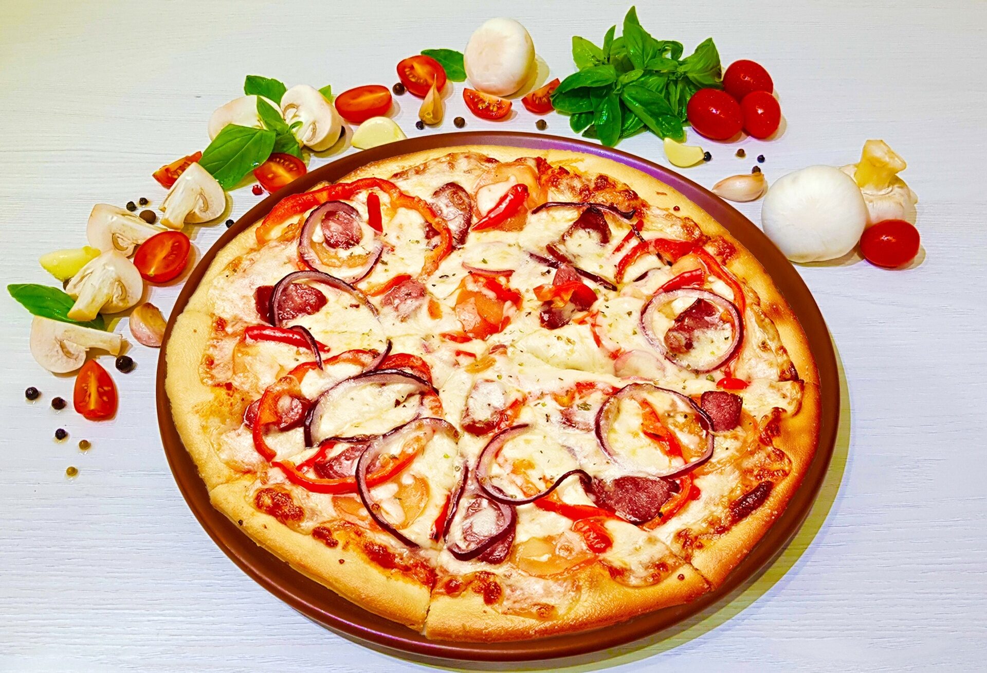 Скоро пицца заказать. "Пицца". Пицца с перцем болгарским и охотничьими колбасками. Самая красивая пицца. Пицца острая.